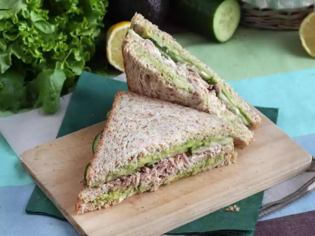 Club-Sandwich mit Thunfisch und Avocado - foto 5