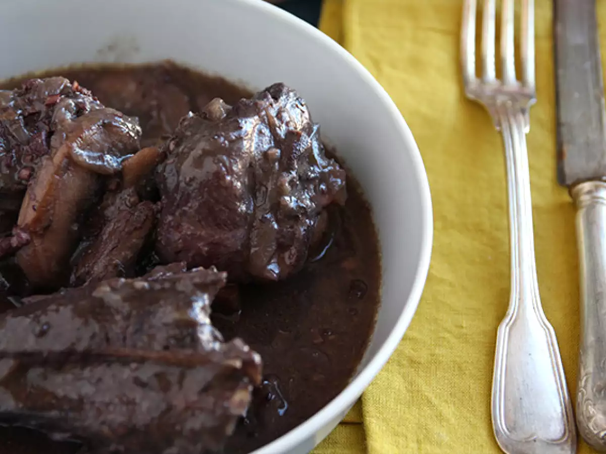 Coq au Vin – französischer Hahn in Rotwein - foto 4