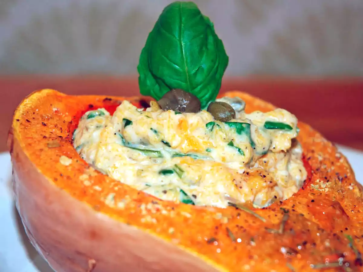 Cremig gefüllter Butternut - Kürbis