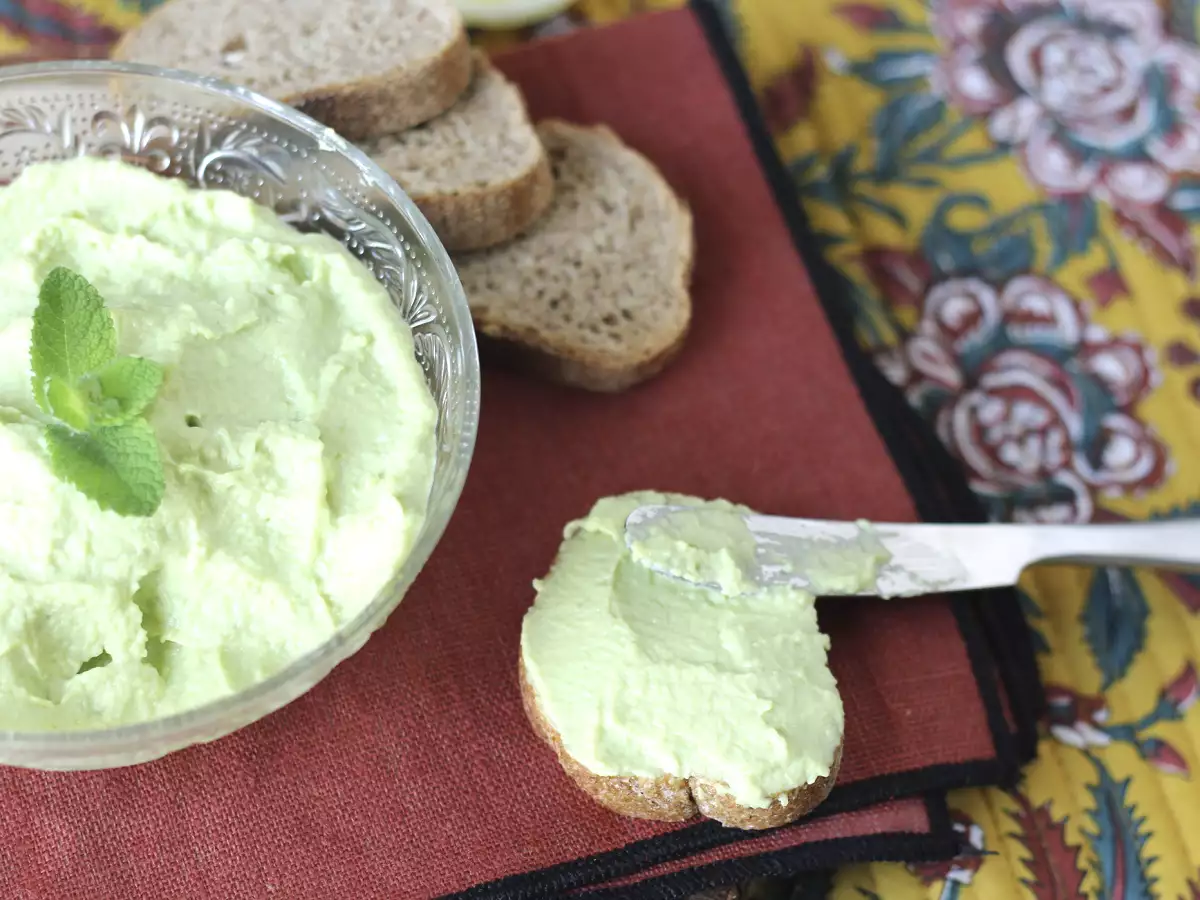 Cremige Avocado-Mayonnaise mit hartgekochtem Ei - ohne rohes Ei - foto 2