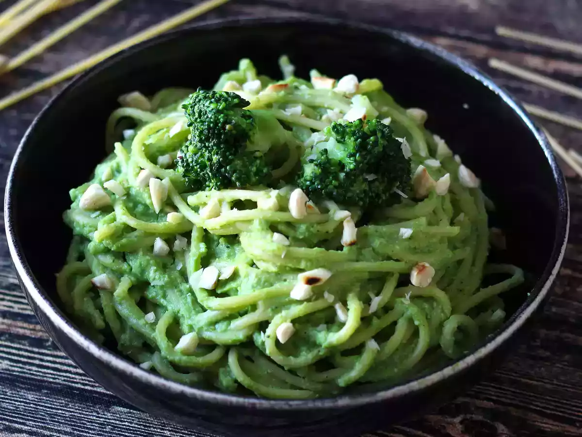 Cremige Nudeln mit Brokkoli und Mandeln: ein einfach zuzubereitendes und schmackhaftes Gericht - foto 2