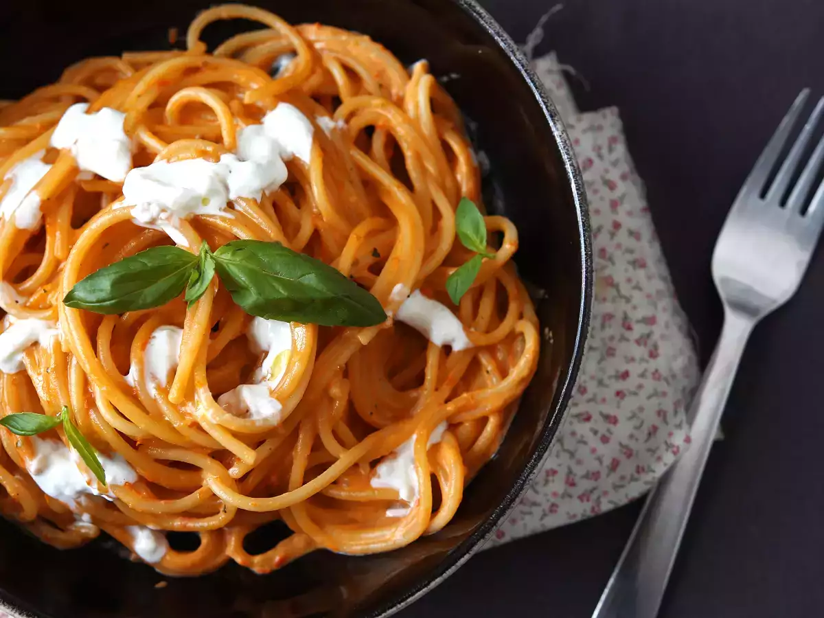 Cremige Nudeln mit Burrata und Kirschtomaten - foto 2