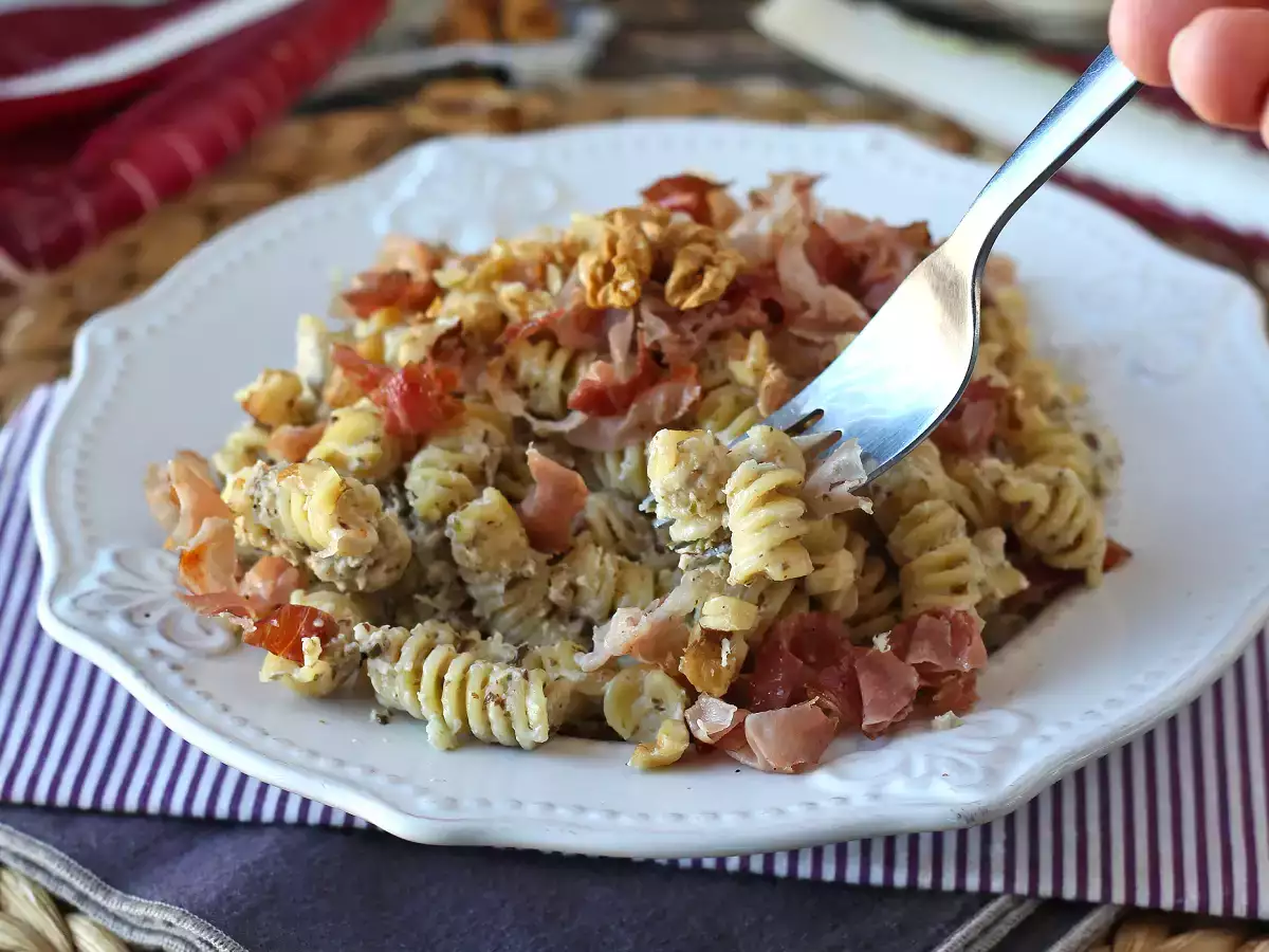 Cremige Nudeln mit Radicchio, Speck und Walnüssen – ein schnelles, leckeres Rezept - foto 2