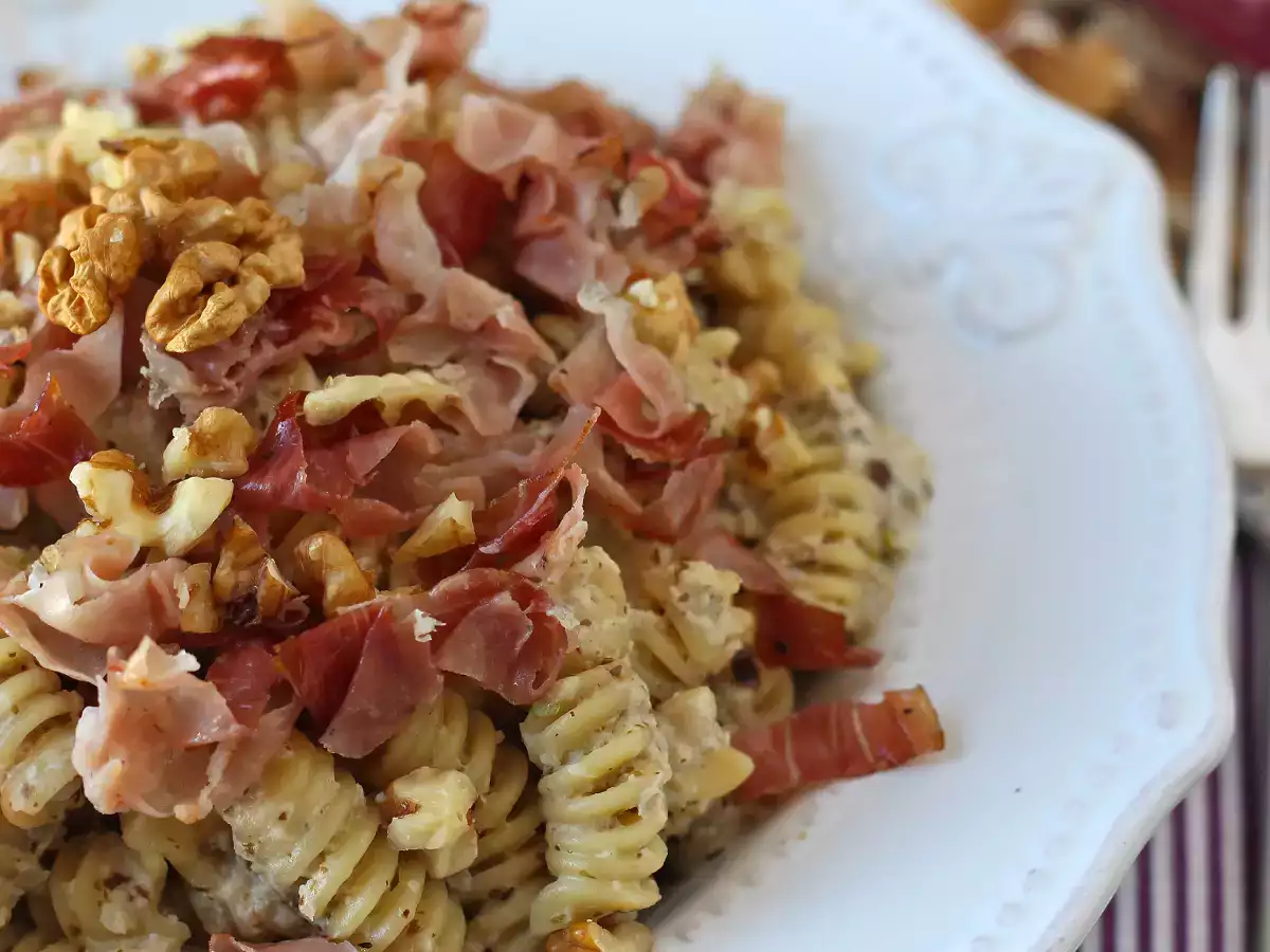 Cremige Nudeln mit Radicchio, Speck und Walnüssen – ein schnelles, leckeres Rezept - foto 3