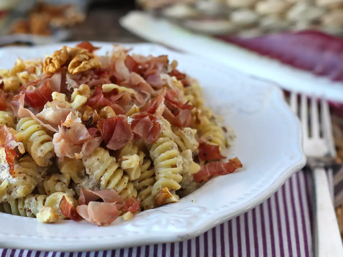 Cremige Nudeln mit Radicchio, Speck und Walnüssen – ein schnelles, leckeres Rezept - foto 4