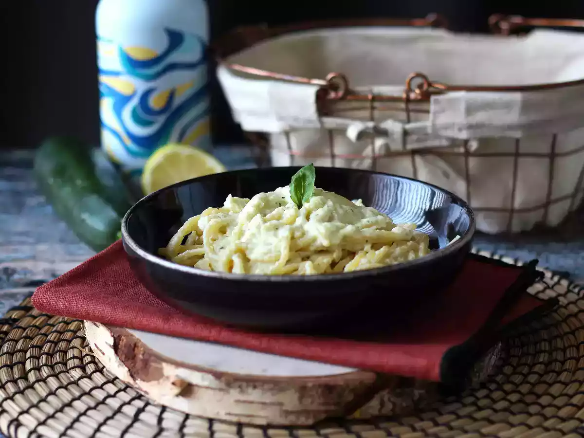 Cremige Nudeln mit Zucchini und griechischem Joghurt - foto 2