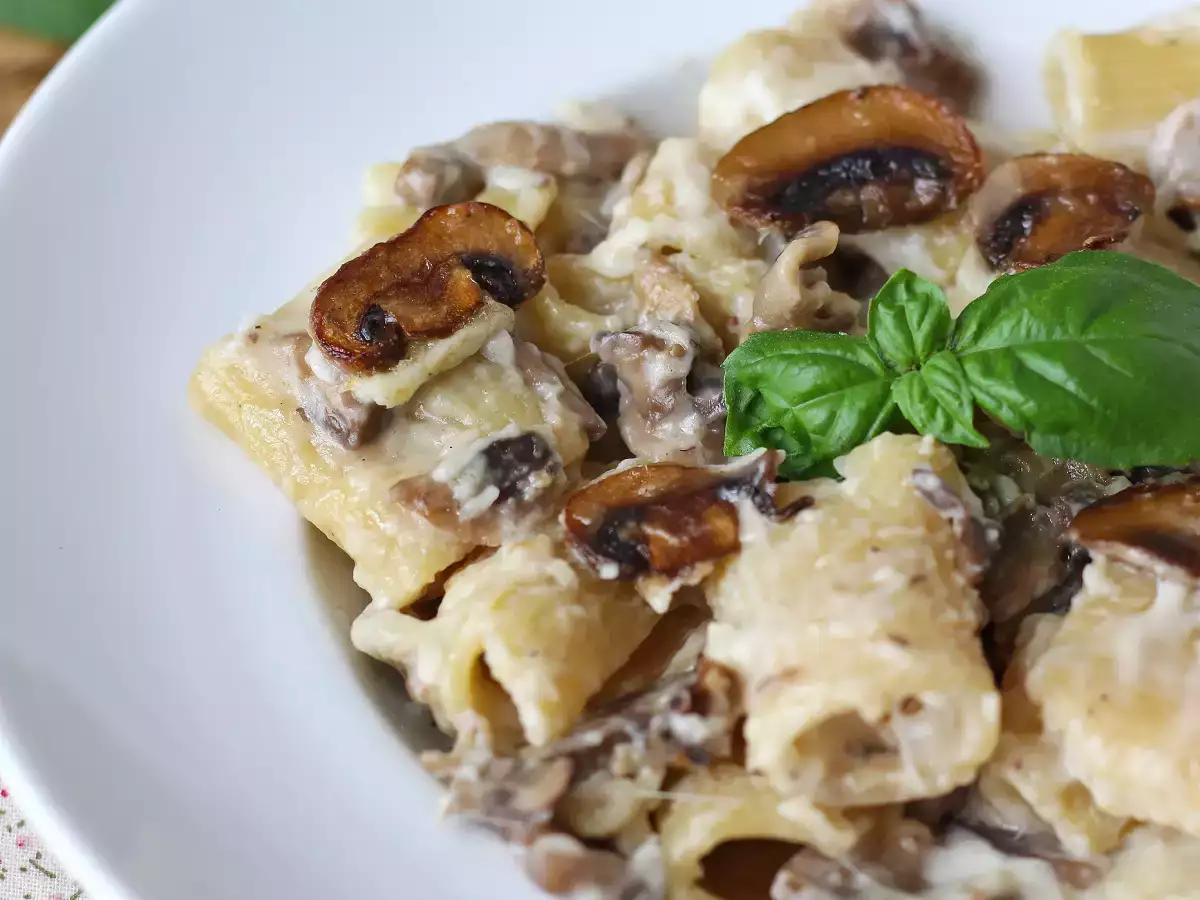 Cremige Pasta mit Champignons und Sahne: ein einfaches Nudelgericht mit authentischem Geschmack - foto 2