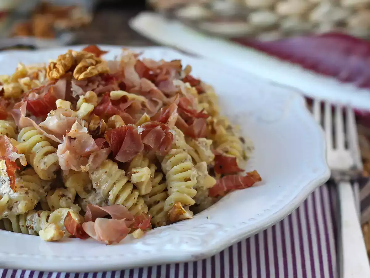 Cremige Pasta mit Radicchio, knusprigem Speck und Walnüssen – schnelles Rezept - foto 4