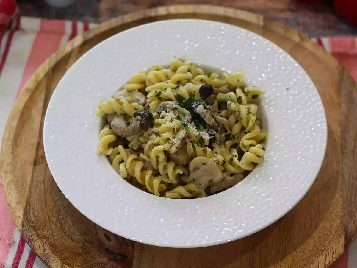 Cremige Pasta mit Shimeji und braunen Champignons - foto 2