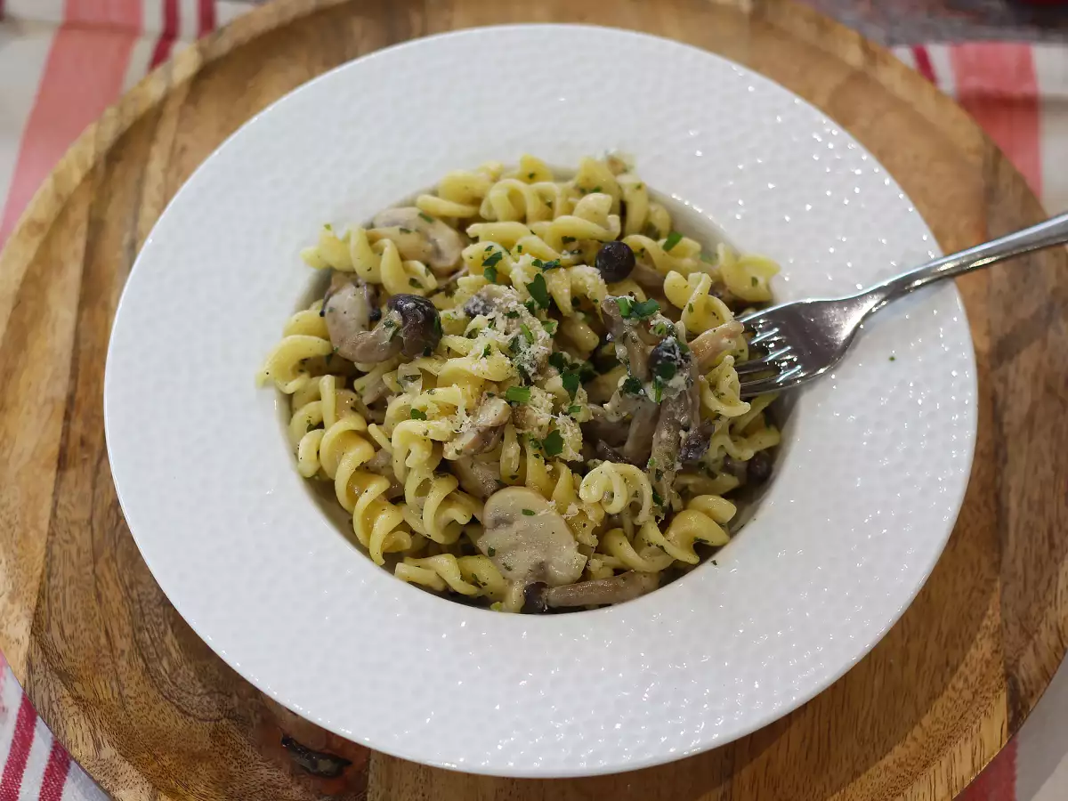 Cremige Pasta mit Shimeji und braunen Champignons - foto 4