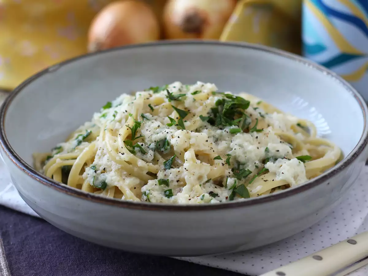 Cremige Pasta mit Zwiebeln : schnell, einfach und günstig
