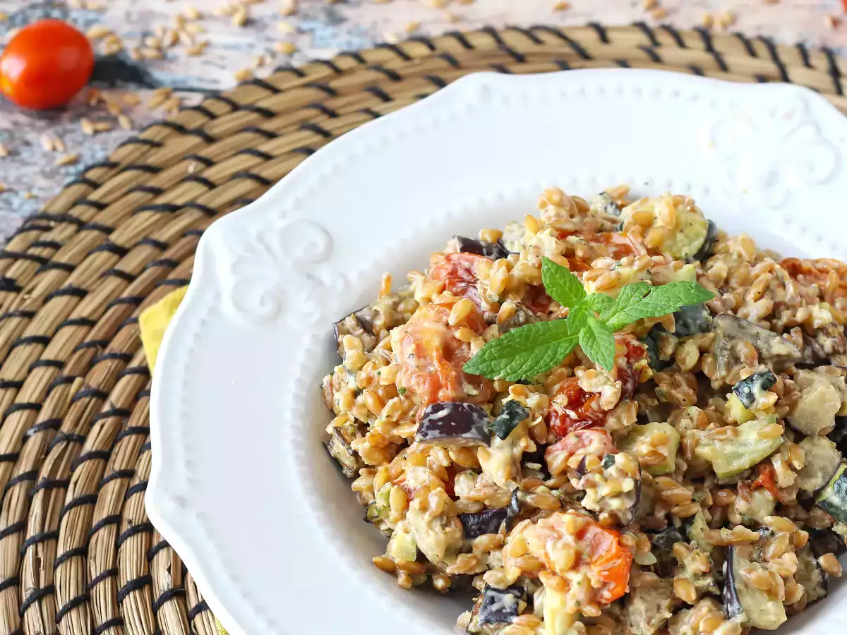 Cremiger Dinkelsalat mit Zucchini, Auberginen und Kirschtomaten - foto 7