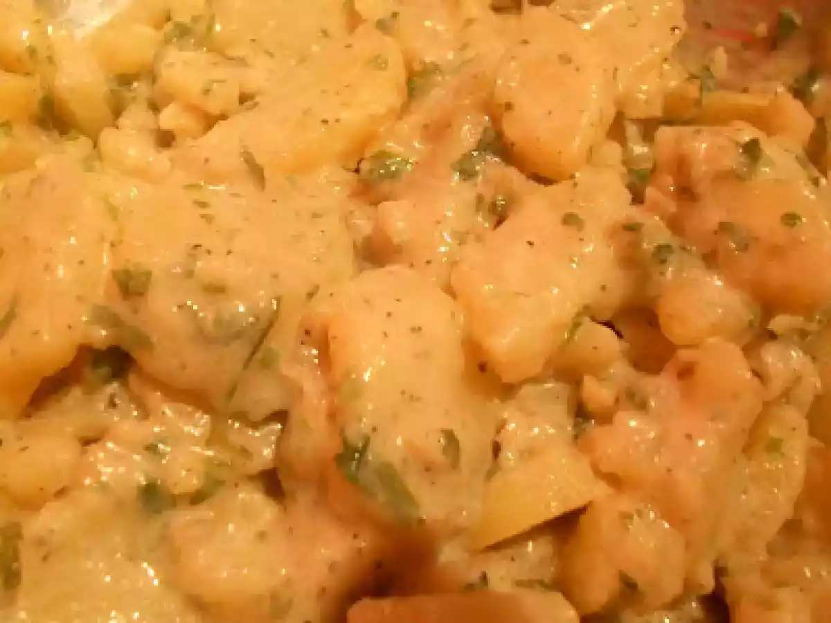 Cremiger Kartoffelsalat mit frischen Kräutern