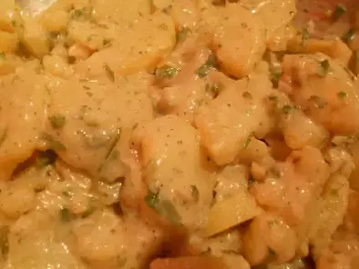 Cremiger Kartoffelsalat mit frischen Kräutern