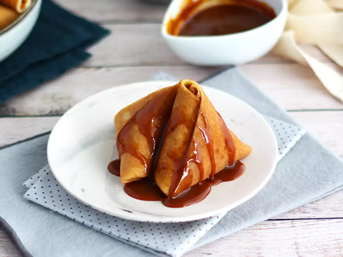 Crêpe-Samosas mit karamellisierten Äpfeln