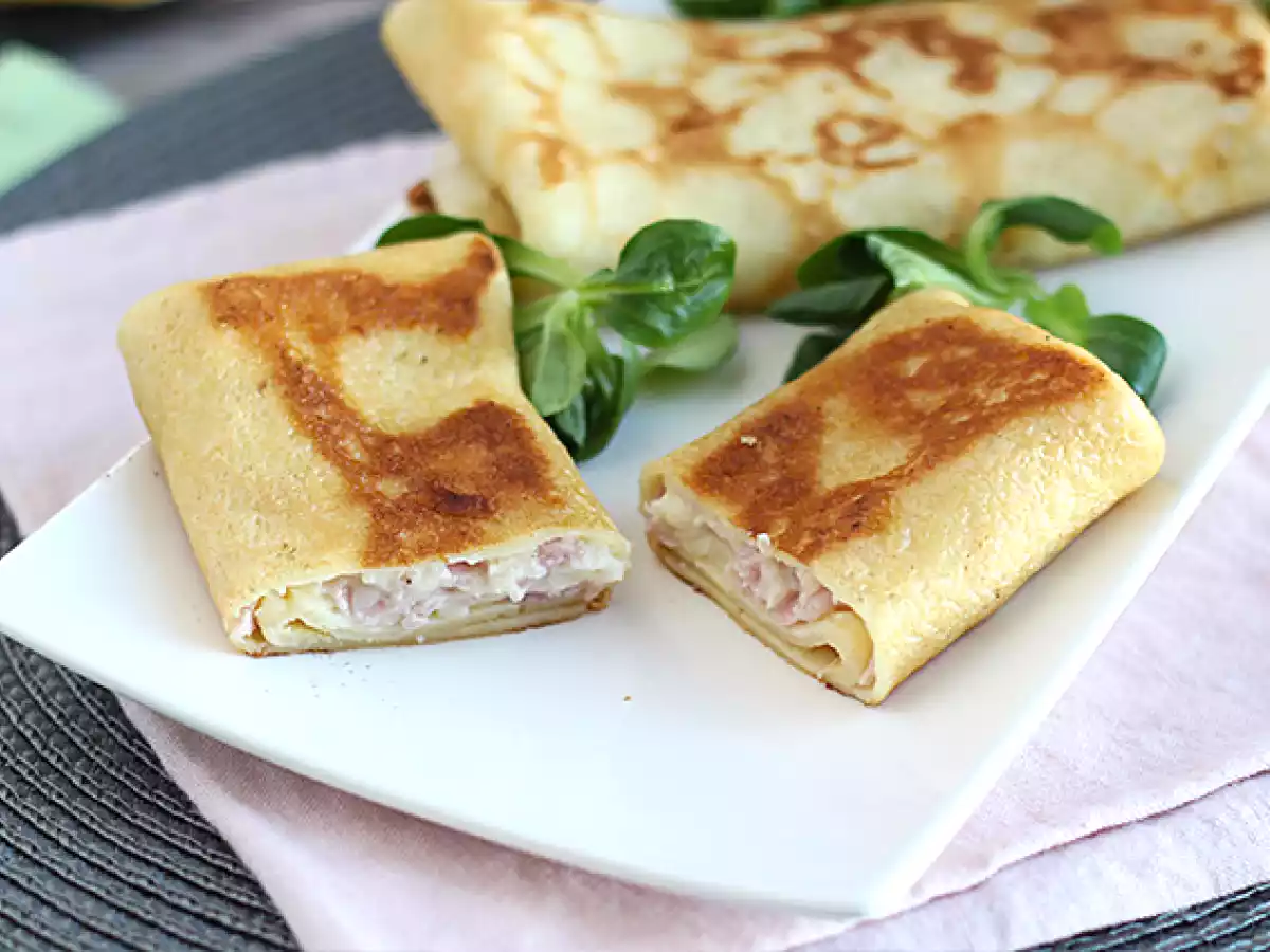 Crêpes gefüllt mit Béchamel, Käse und Schinken