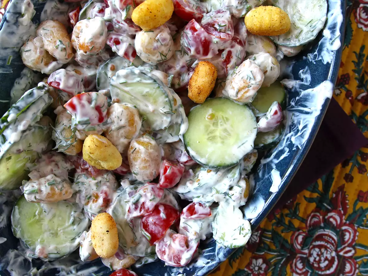 Crispy Gnocchi-Salat, super trendy, lecker und ausgewogen - perfekt für den Sommer! - foto 4