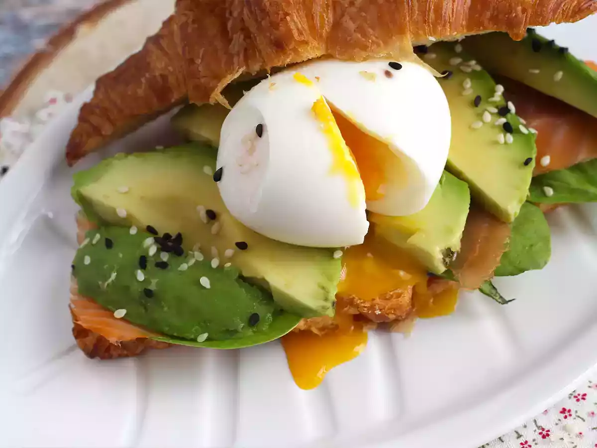 Croissant-Sandwich im Brunch-Stil - foto 3