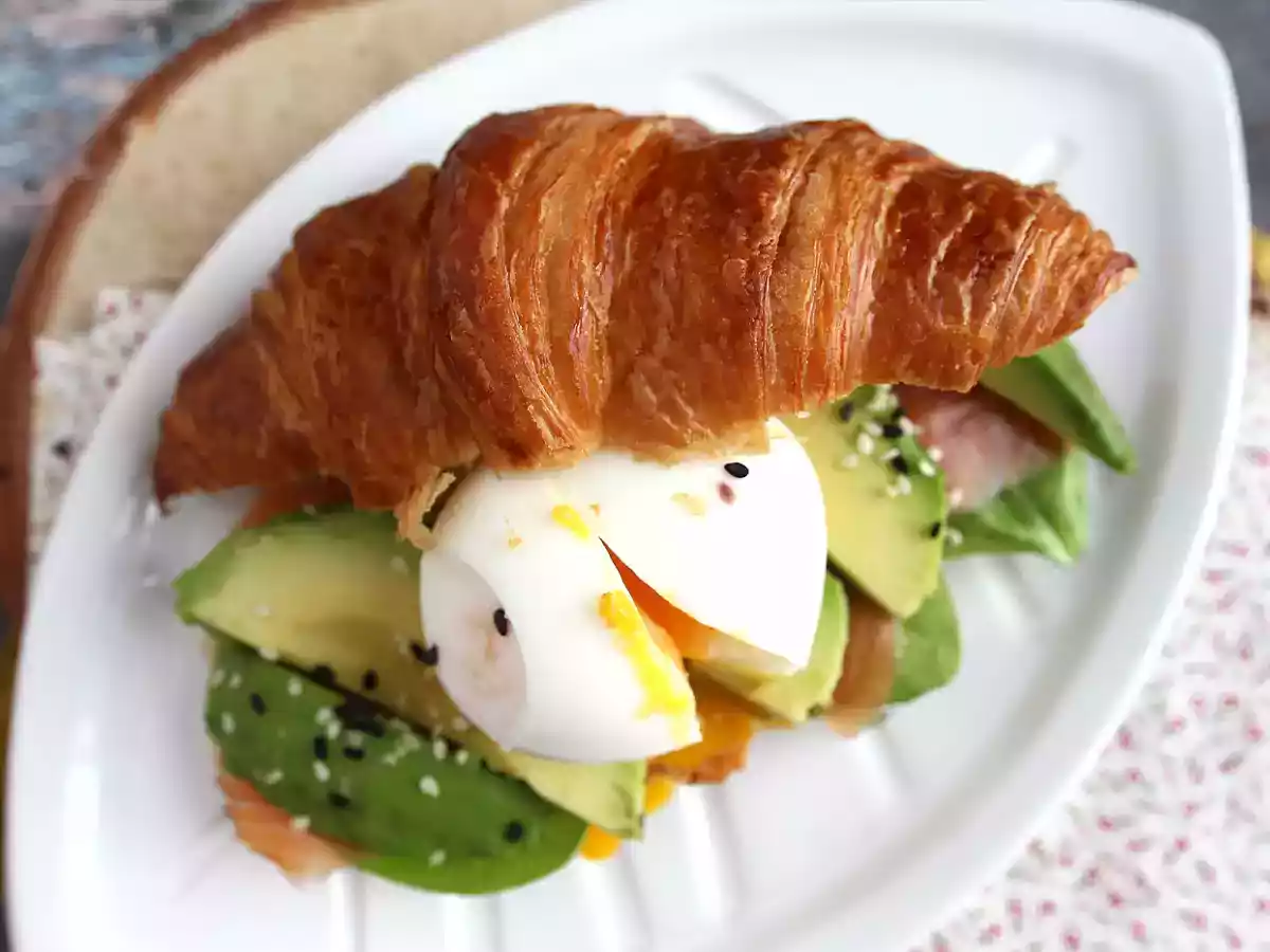 Croissant-Sandwich im Brunch-Stil - foto 4