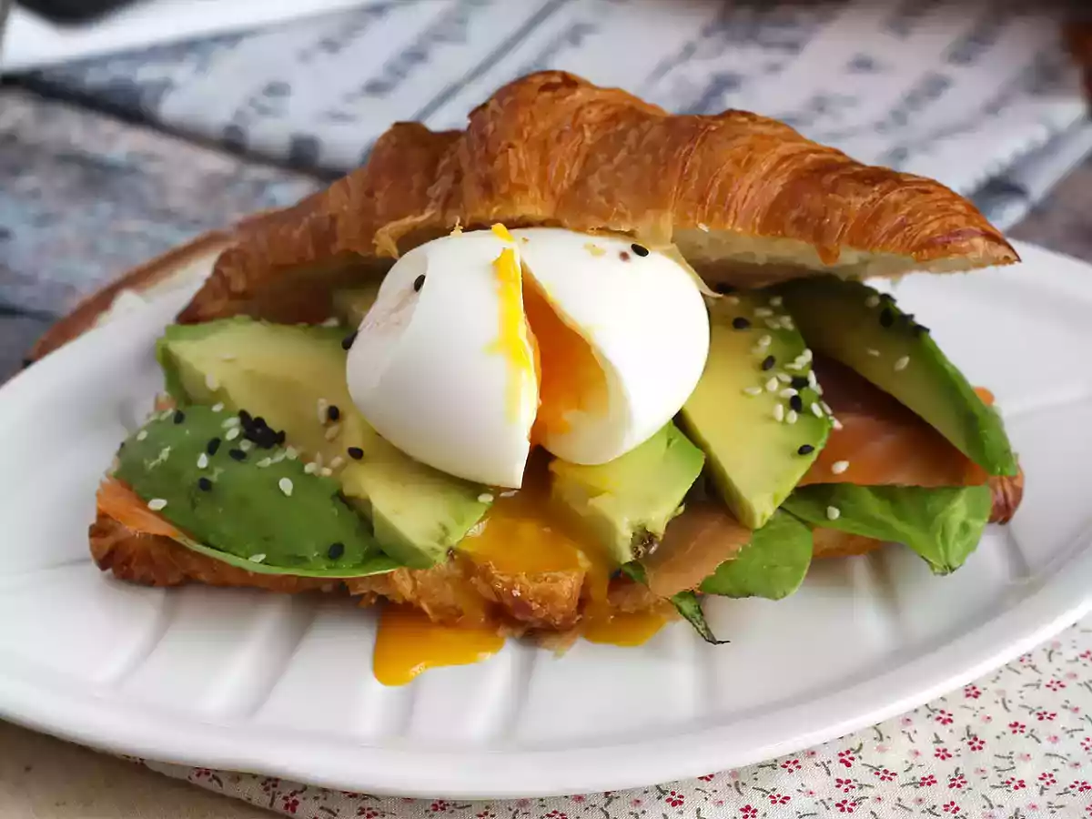 Croissant-Sandwich im Brunch-Stil - foto 5