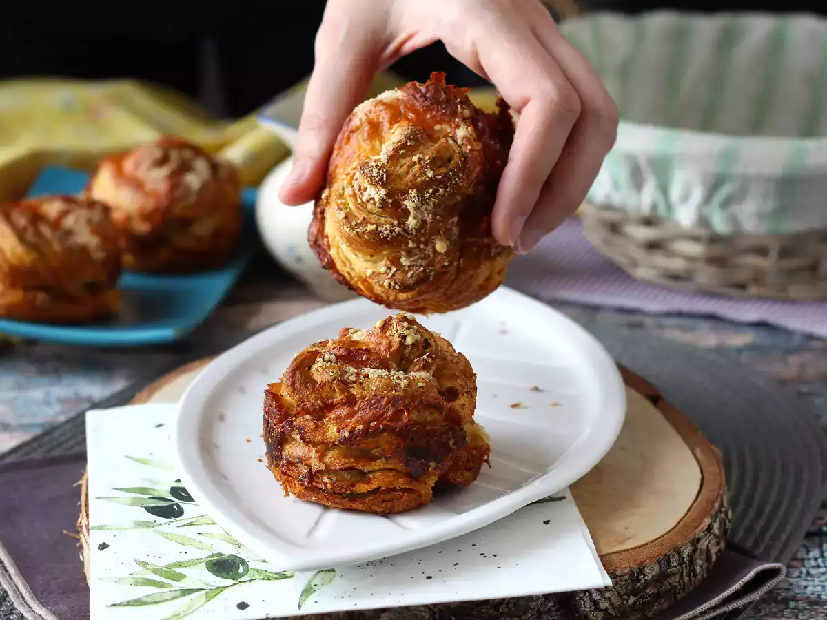 Cruffins: die Kombination aus Croissant und Muffin, hier herzhaft mit Parmesan und Mozzarella - foto 3