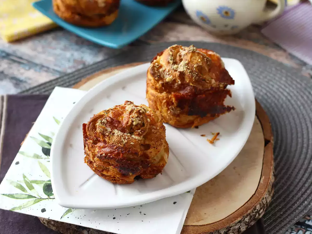 Cruffins: die Kombination aus Croissant und Muffin, hier herzhaft mit Parmesan und Mozzarella - foto 4