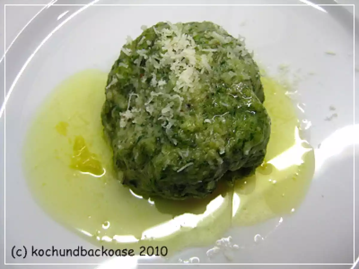 Da wir hier gerade so schön rumkugeln Spinatknödel (TM)