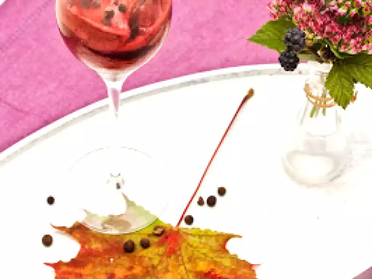 Das Gewürzregal zeigt sich herbstlich: Holunderbeersorbet