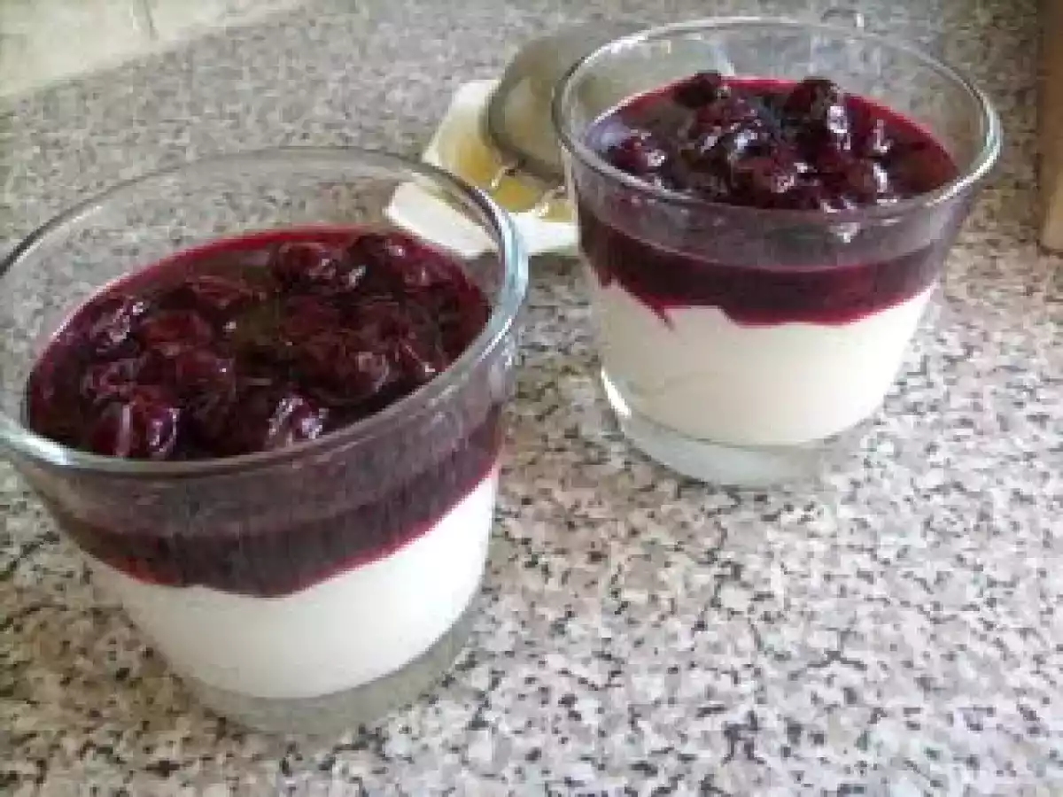 Double Cream Dessert mit Blaubeertopping