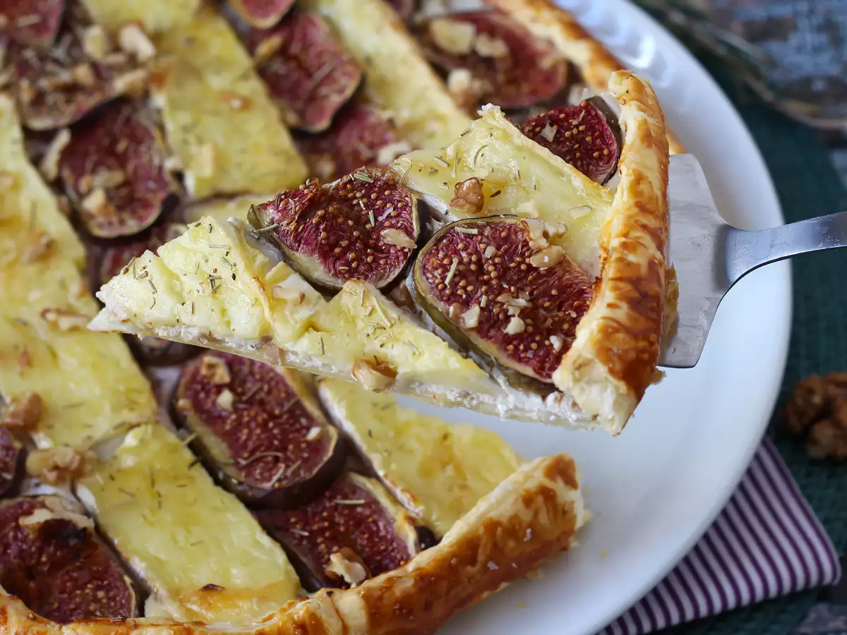 Dünne Tarte mit Feigen, Brie und Walnüssen - foto 3