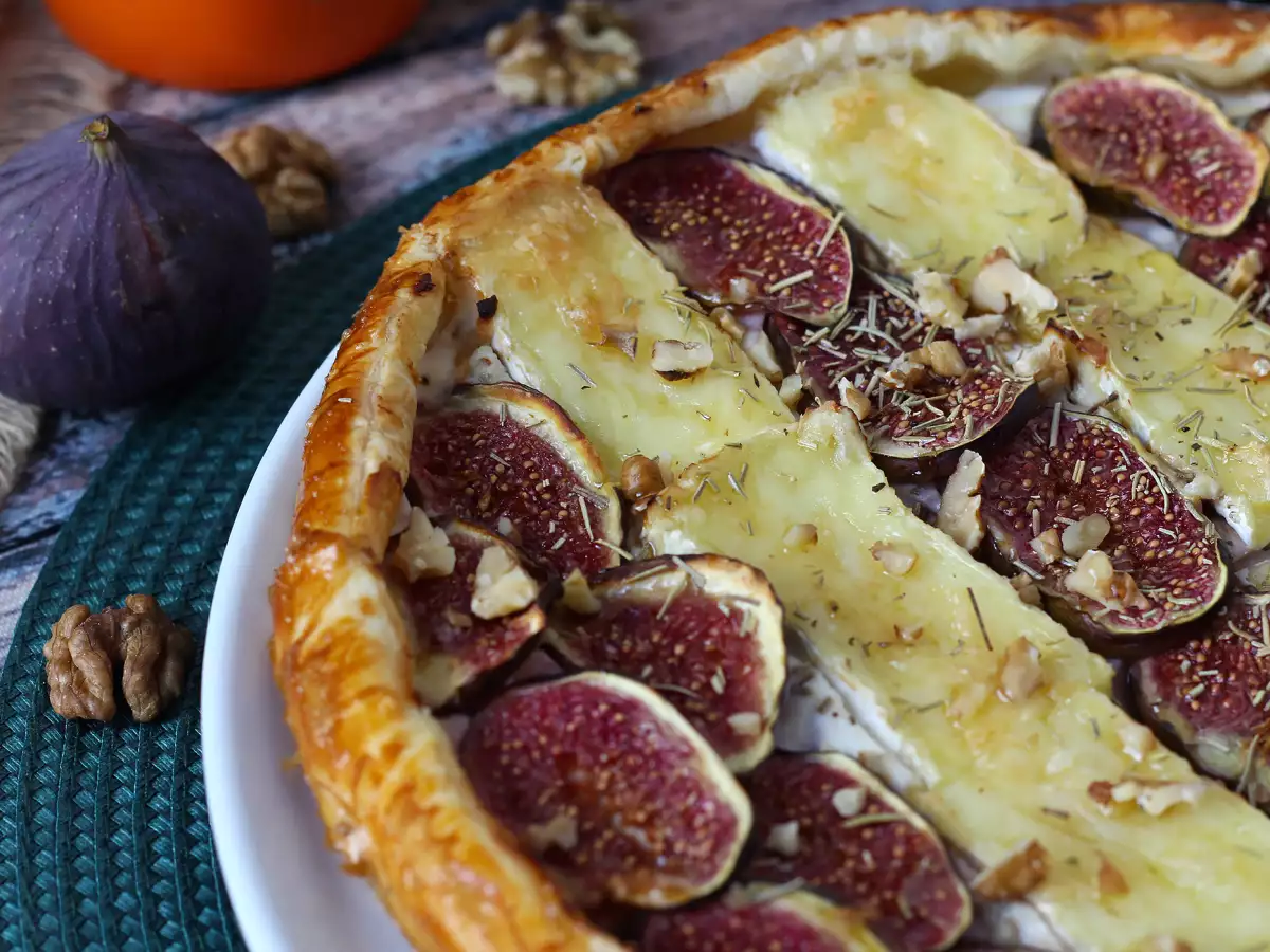 Dünne Tarte mit Feigen, Brie und Walnüssen - foto 4