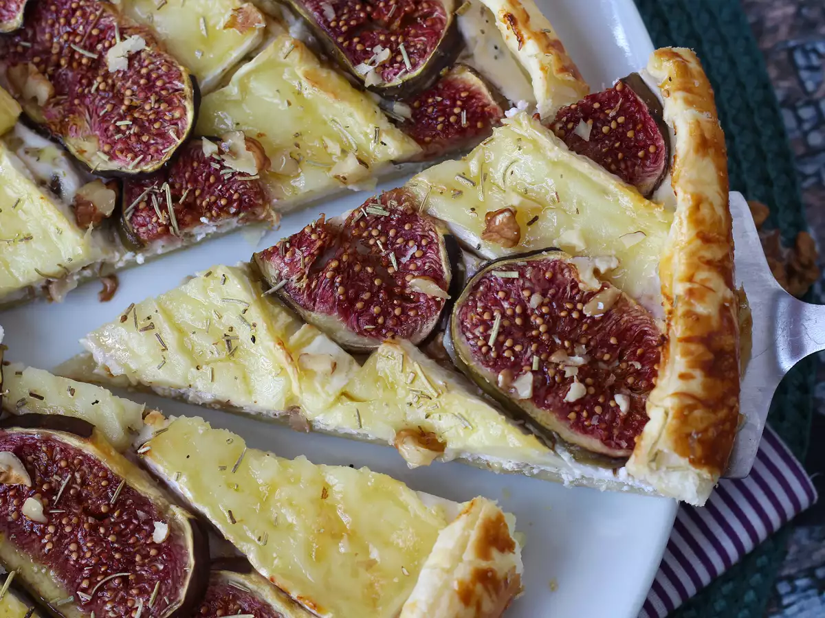 Dünne Tarte mit Feigen, Brie und Walnüssen - foto 5