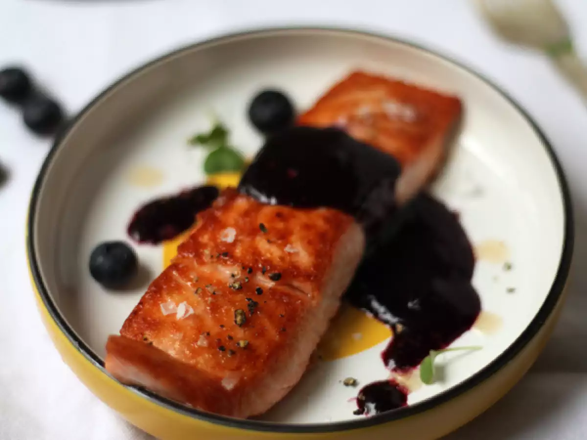 Echt schmackelig: Lachs mit herbsüßer Blaubeersoße