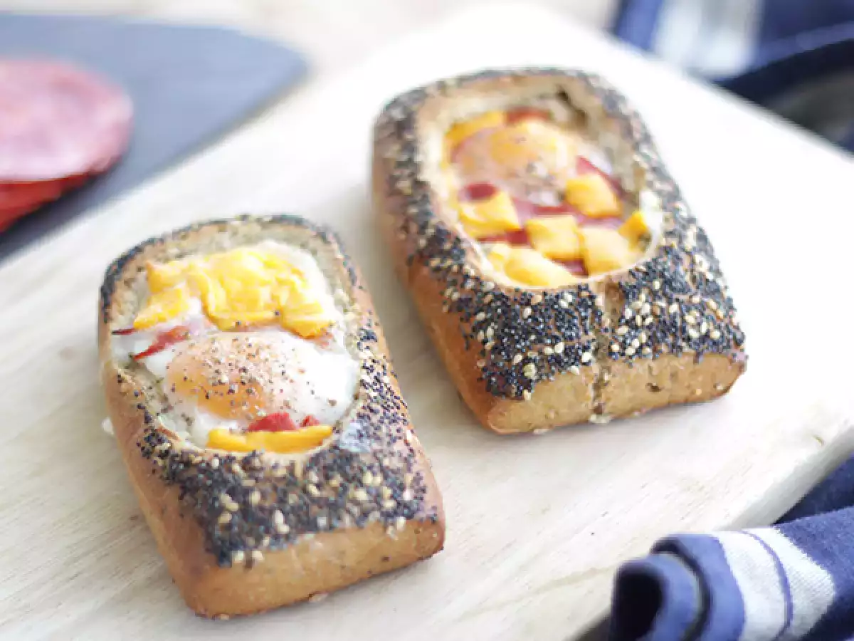 Egg Boats mit Chorizo und Käse