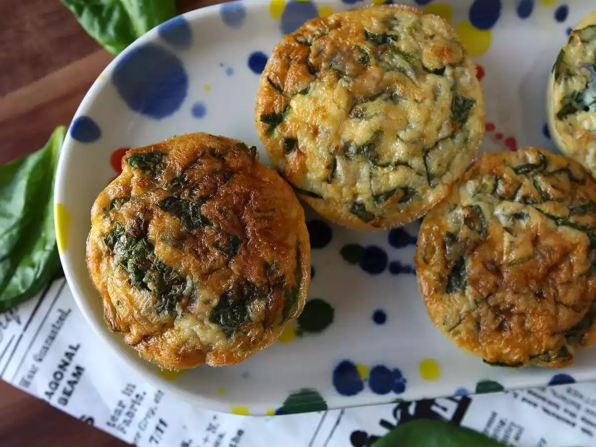 Eierhäppchen mit Hüttenkäse aus der Heißluftfritteuse: einfache und proteinreiche Häppchen