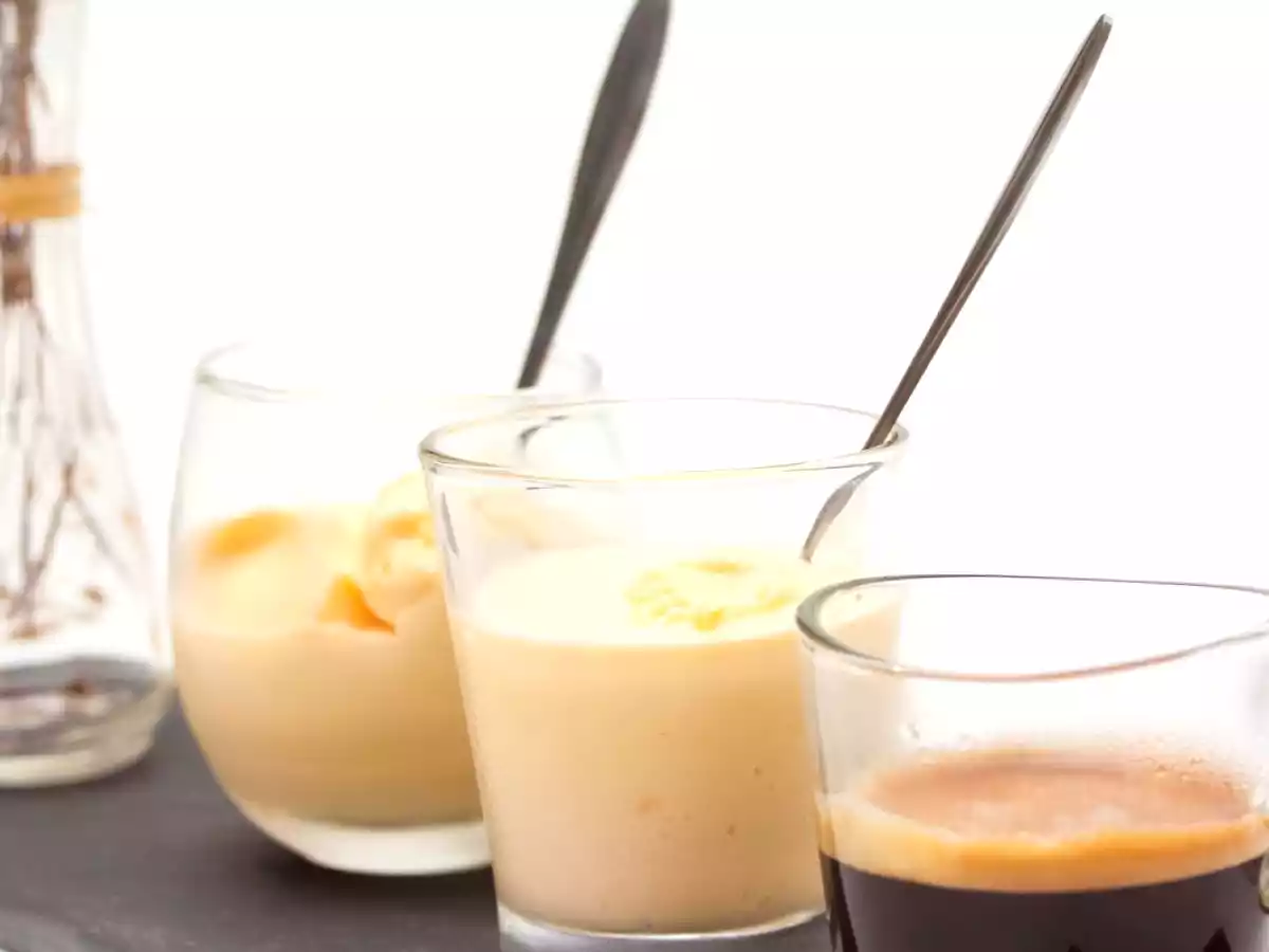 Eierlikör-Lavendel-Eis