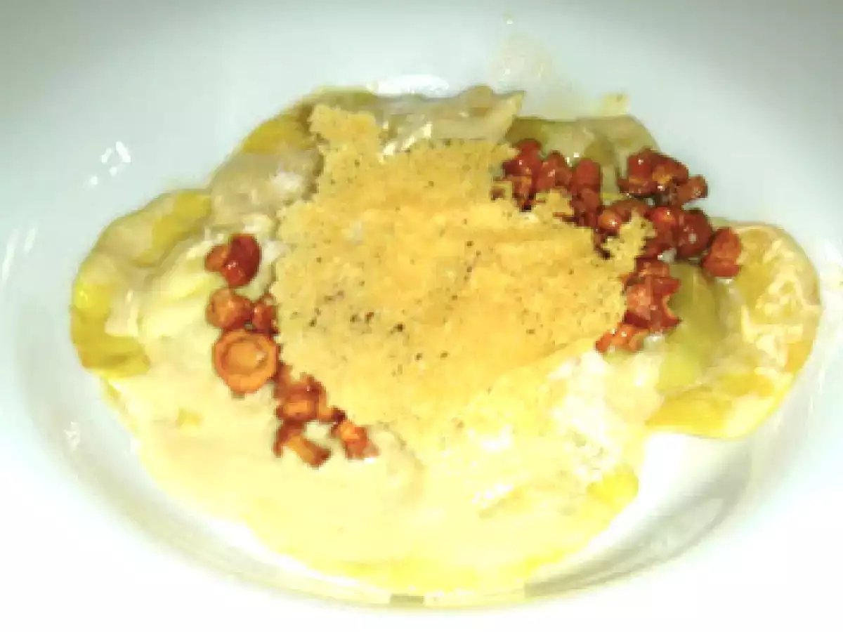 Eierschwammerlravioli mit Parmesanschaum