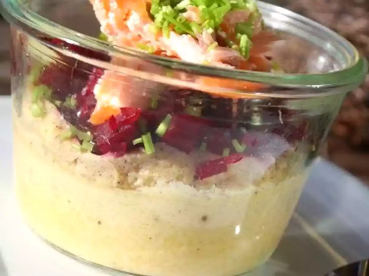 Eierstich mit Rote Beete-Lachs-Häckerle