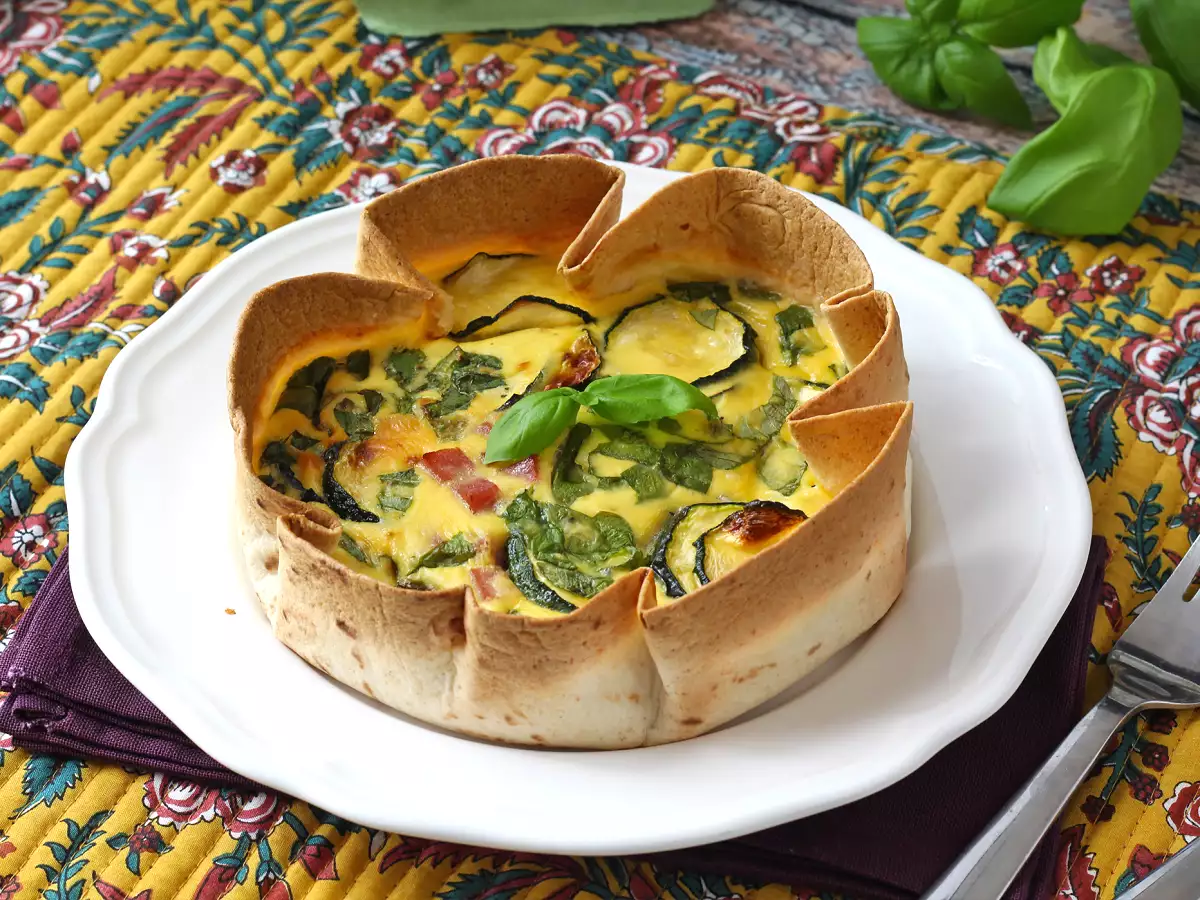 Eine Quiche ohne Teig mit einer Tortilla? Das ist möglich! Ein leichtes Rezept, das perfekt für den Sommer ist! - foto 2