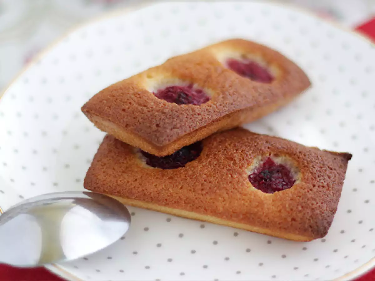 Einfache Himbeer-Financiers!