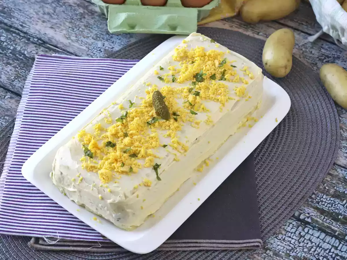 Einfacher kalter Kartoffelkuchen ohne Backen mit Thunfisch und Mayonnaise - foto 3