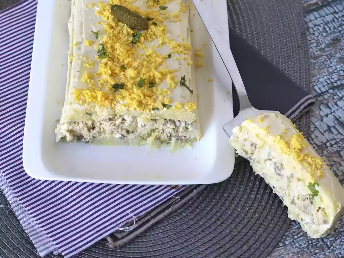 Einfacher kalter Kartoffelkuchen ohne Backen mit Thunfisch und Mayonnaise - foto 4