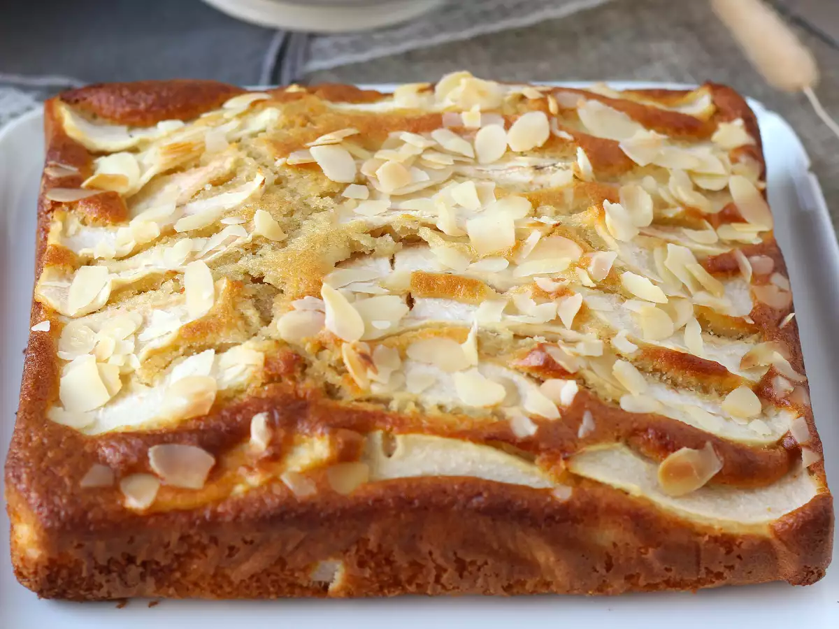 Einfacher, saftiger Birnenkuchen mit Mandeln - foto 2