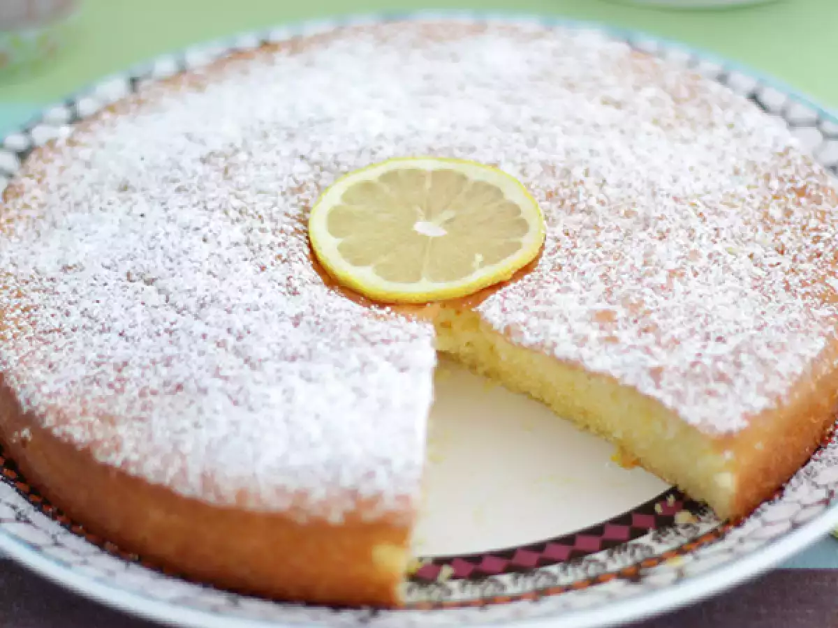 Einfacher, saftiger Zitronenkuchen