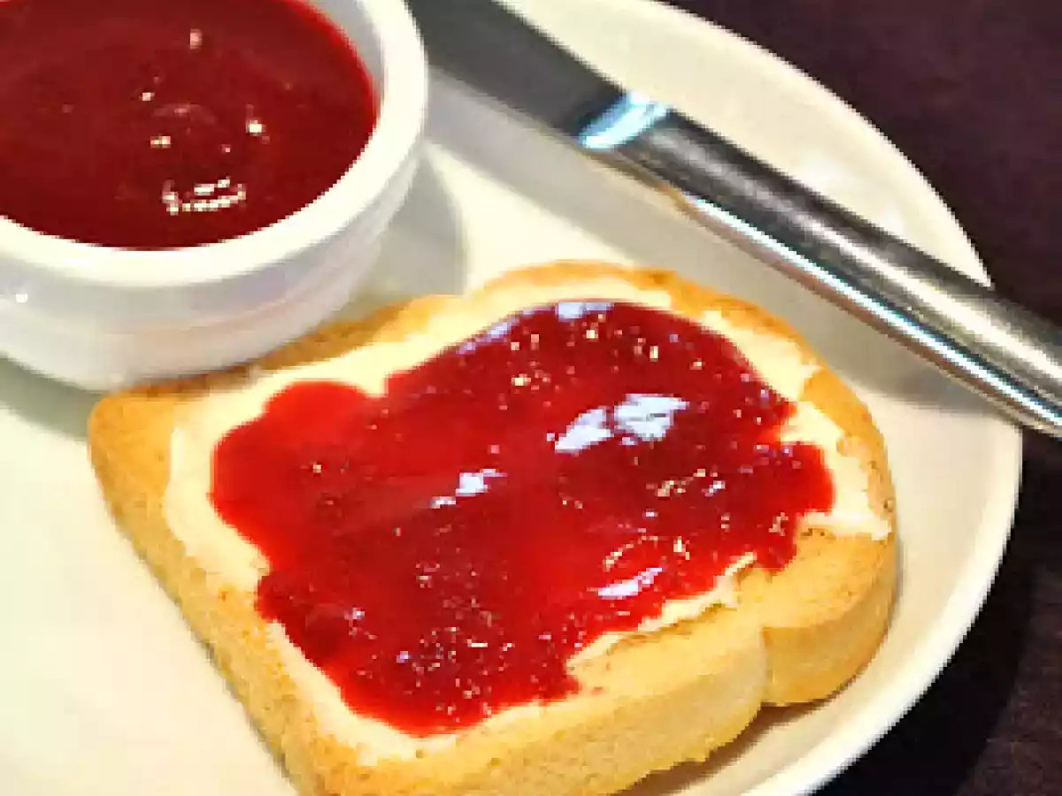 Einfacher Sauerkirsch-Fruchtaufstrich - im Handumdrehen fertig!