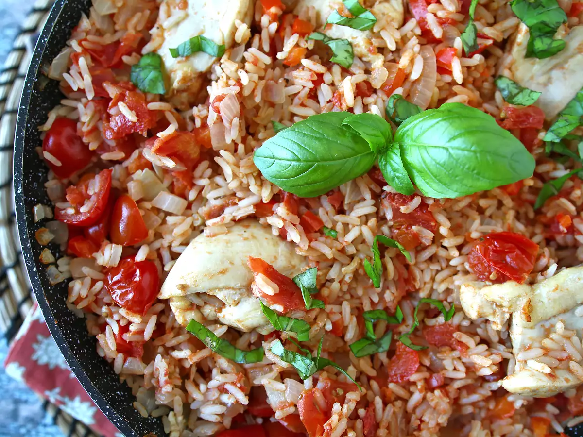 Eintopf mit Hähnchen, Reis mit Tomaten und Paprika - foto 4