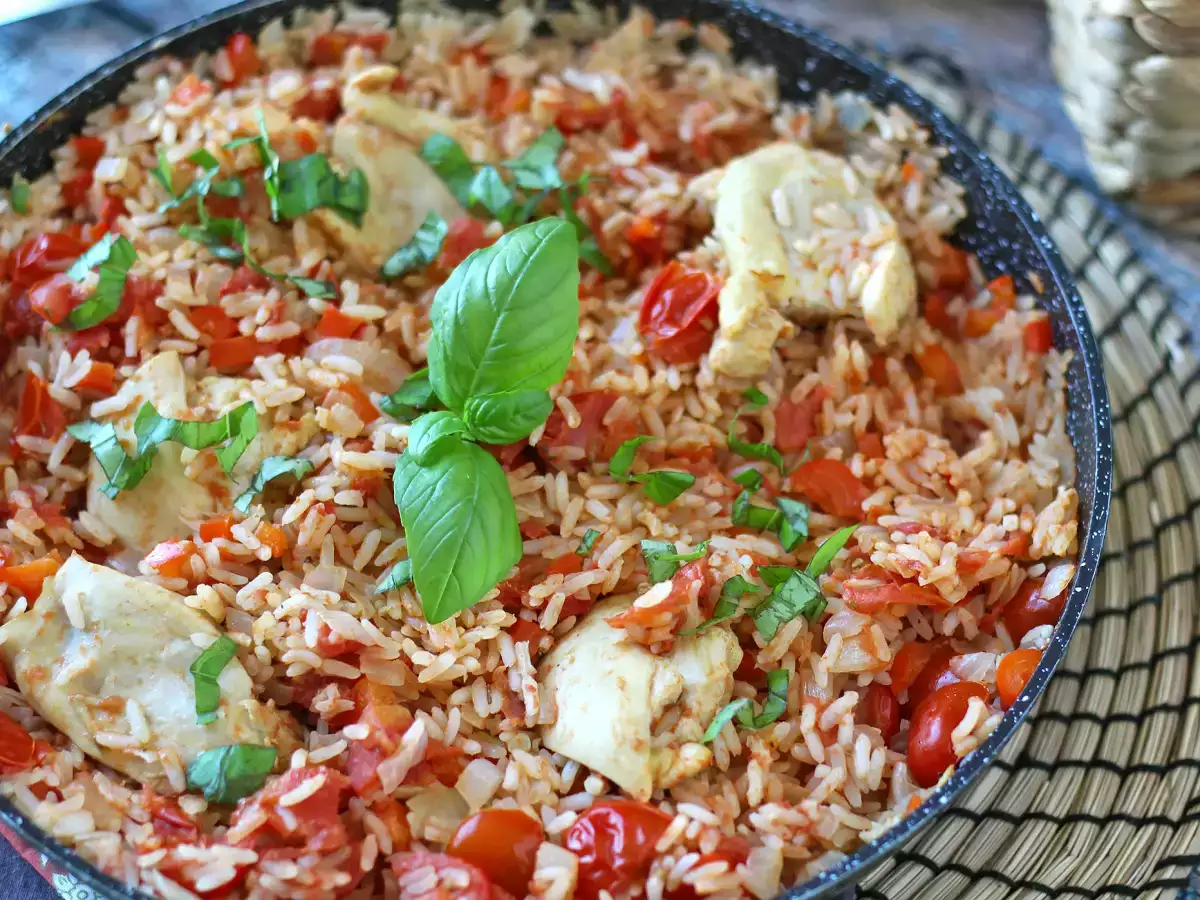 Eintopf mit Hähnchen, Reis mit Tomaten und Paprika - foto 6