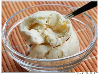 Eiszeit: Bourbon-Vanille-Eiscreme mit weißer Schokolade