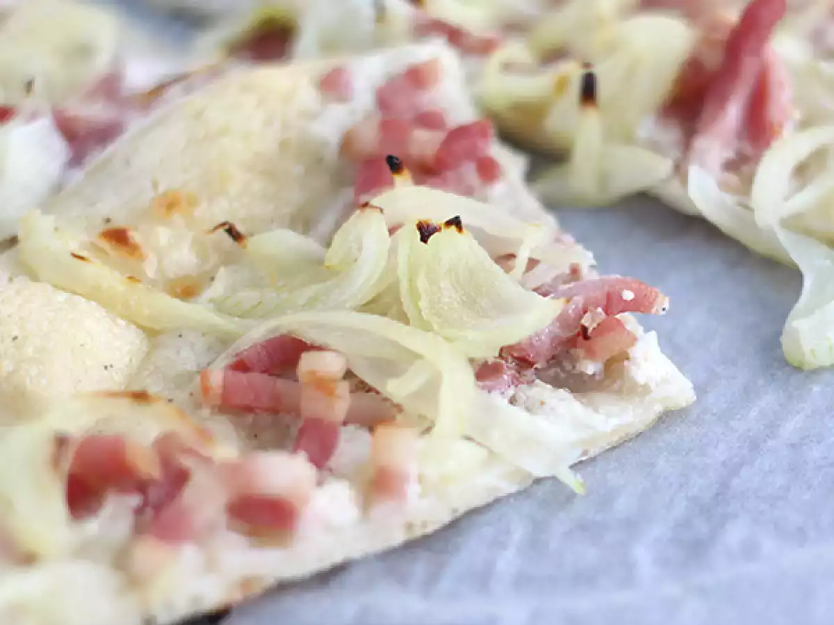Elsässer Flammkuchen mit Speck und Zwiebeln : einfach und knusprig - foto 3