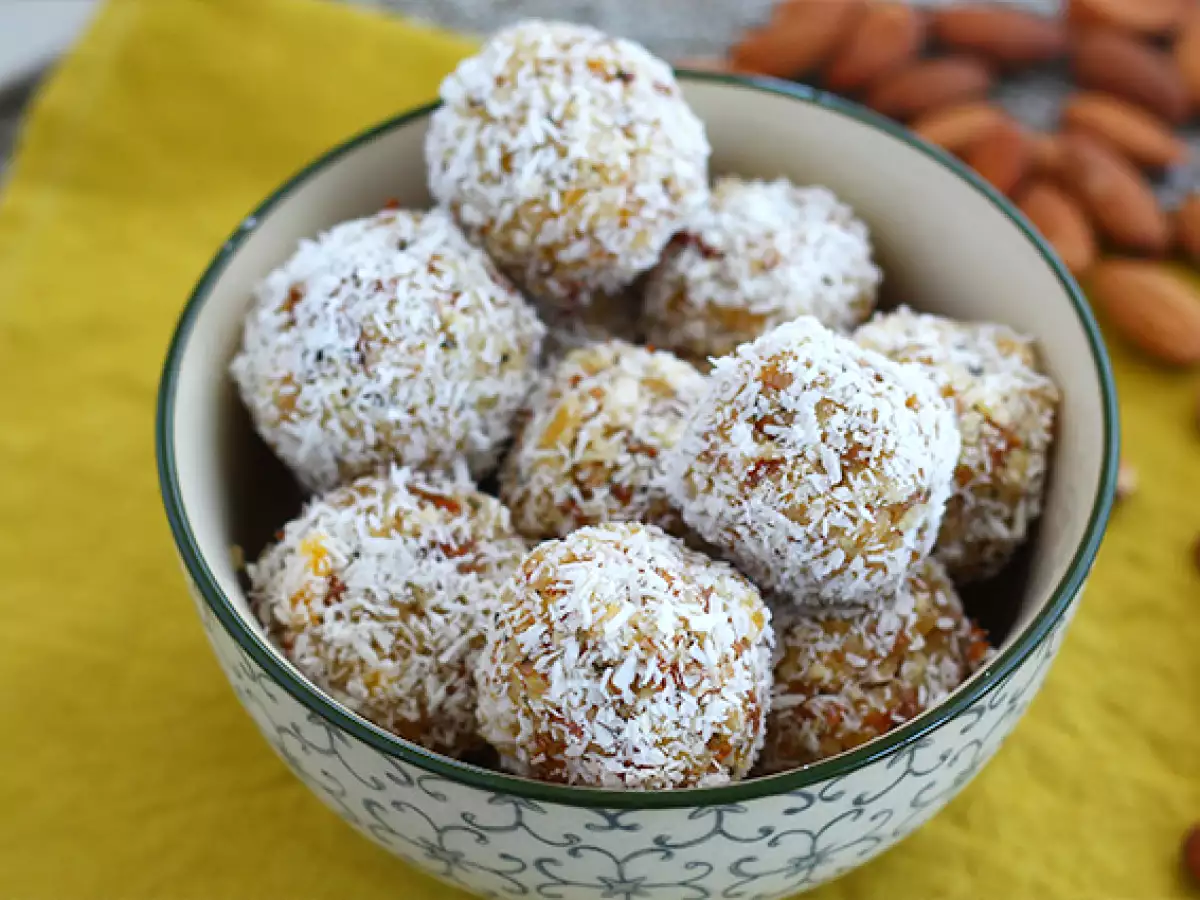 Energy Balls mit getrockneten Aprikosen, grünem Tee und Kokosraspeln - foto 4